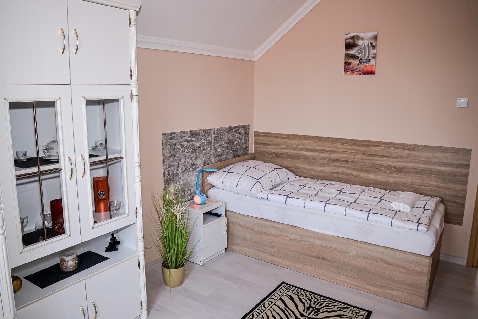 Hajnal Apartman Hajduszoboszlo Exterior photo